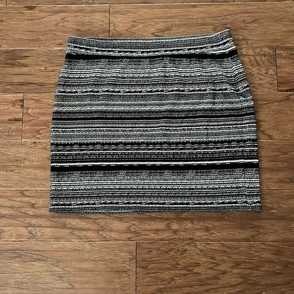 LOFT Skirt - Picture 1 of 4